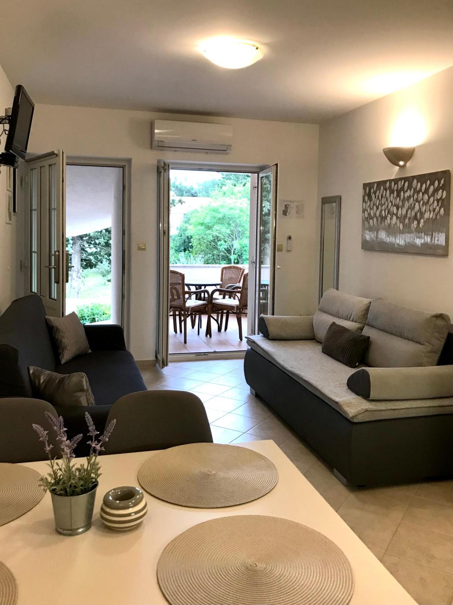 Apartmani Samec 诺瓦利娅 外观 照片