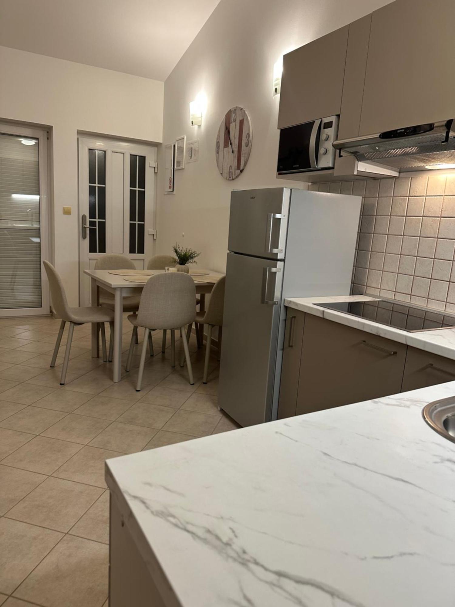 Apartmani Samec 诺瓦利娅 外观 照片